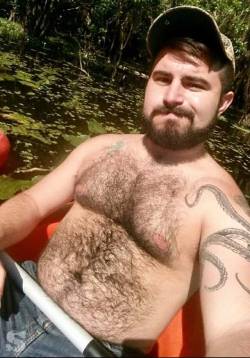 bearcolors:  More photos of hot beefy hairy men - follow me: