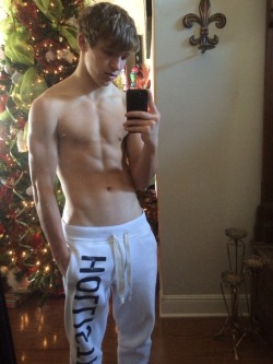 just-a-twink-again:  joelk1691:  Happy holidays everyone (: 