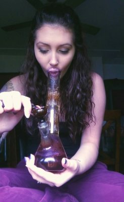 nugssbunny:  getting stoned on my day off ☺