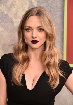 hotcelebspot: Amanda Seyfried – premiere of Showtime’s Twin