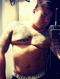 satoimodayo:  love-chub:  Very Handsome korean bulky tattoo guy