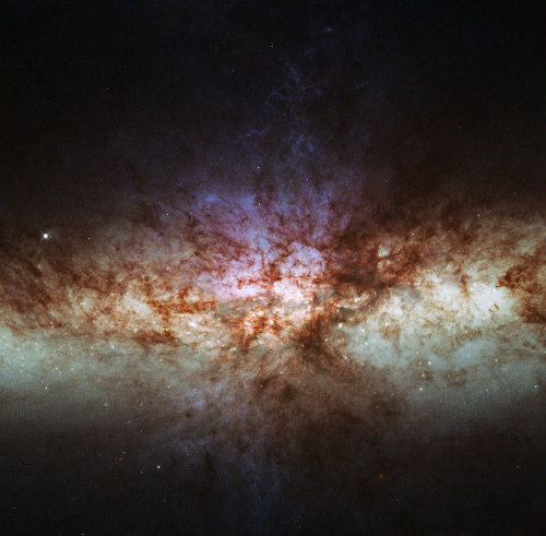 space-pics:  M82 by NASA Hubble