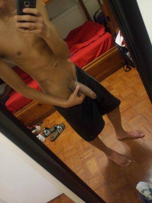 blkgayincest:  Big dick twinks makes My dick hard  Please follow!: http://nudeselfshots-blackmen.tumblr.com