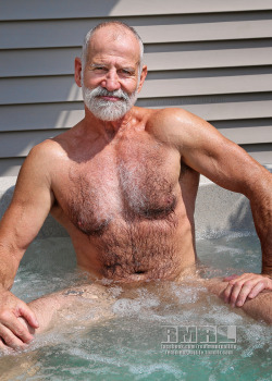 realmenreallife:  Paul, in the outdoor hot tub. 