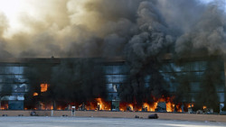 selbstgerecht:  Students burn Mexican govt. building in protest