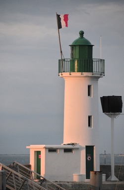 worldoflighthouses:  La Flotte Harbour Entrance Light, La Flotte,