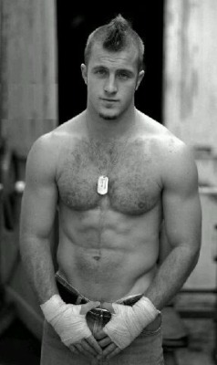 hot4hairy:  That is Scott Caan If you find Scott Caan sexy, you
