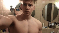 conswolcious:  https://www.instagram.com/max_hofmann_fitness/