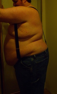 lardfill:  Me in suspenders at 420-430lbs.   ok, so i try my