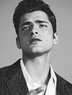 bae-lorswift:flowers-finally-clean1989:  vripe:  Sean O’Pry