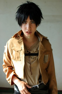 fuckyeahshingekicosplays:  Eren 