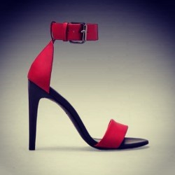 This is a perfect example of why I love #heels. This is art,
