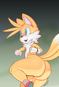 sqoon:  Look at Tails, getting warmed up for a run or something.Someone