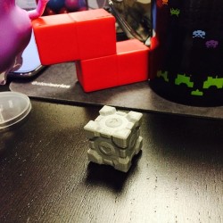 insanelygaming:  We made a 3D printed Weighted Companion Cube