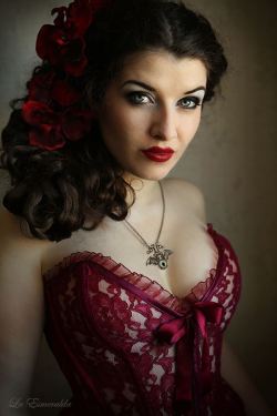 everythingcorsets:  Raspberry Rose by la-esmeralda 