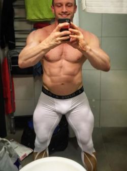 muskybro:  smelly workout tights 