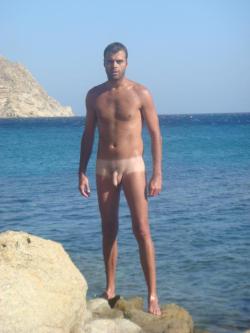 guyzbeach:  Follow Guyzbeach, a collection of natural men naked