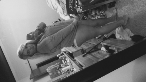 kamilo23:  beautiqe:  Spending tonight lonely. But what else is new?   so cute!!!  I’ll take care of what you need baby girl