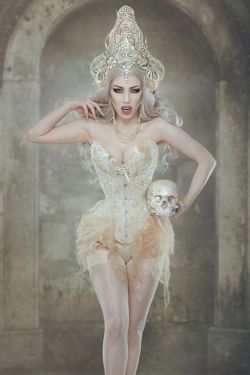 gothicandamazing:    Model/MUA/Photo Threnody In Velvet Corset: