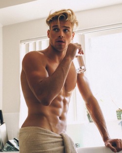 hommemodel: Matthew Noszka for Wonderland