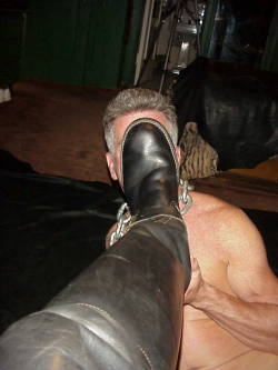 nazimasstersandsslaves:  The sslave cleaning the sole of My boot.