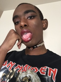 acidrainon:  Hi my name is Raiven. I’m a black trans girl.
