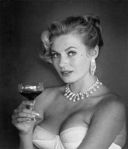 summers-in-hollywood:  Anita Ekberg, 1954. Photo by André de