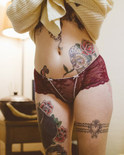 inked-girls-all-day:  Vorpal Suicide 