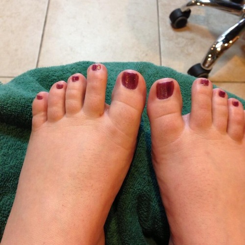 bbwgloryfoxxx love these pictures your awesome pedicured feet. Such sexy toes. Would love to just lick them all day long and have them rub on my johnson.