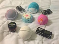 jewlsies:  mini lush giveaway!!!!hi guys, i thought i would start
