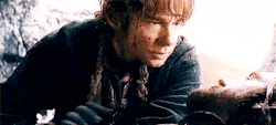 speakfriendandenter:Bilbo holding Thorin’s hand to comfort