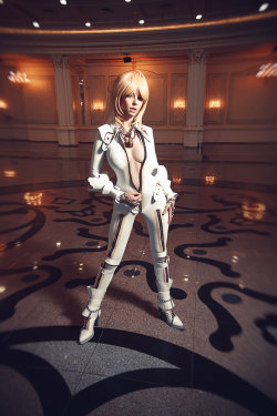 Cosplay Gril Disharmonica (Fate Stay Night - Saber Bride) 3HELP