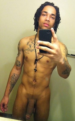 prissychrys:  Repost … Not ‘MINE’…but he’s a hottie