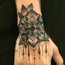 fuckyeahtattoos:  Gorgeous geometric flower/mandala hand tattoo