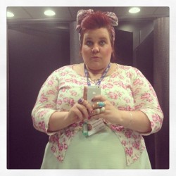 lisaphilbin:  Work lav #dailyscowl as per! #lisaphilly #fatbabe