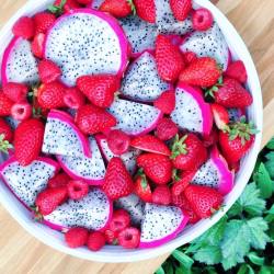 eat-to-thrive:  One of my fave fruit combos for breakfast this