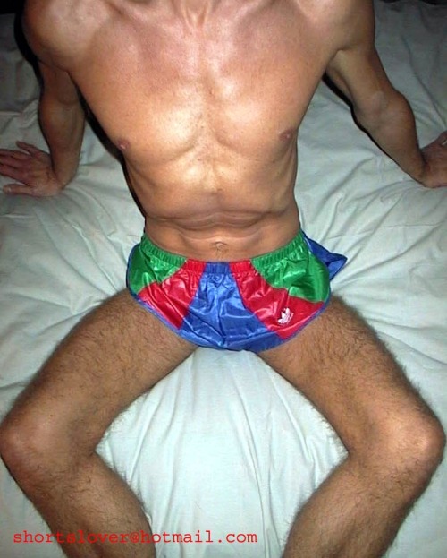 guysinshortshorts.tumblr.com/post/95873620650/