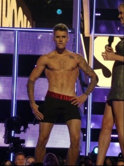 keeping-up-with-bieber:  justinbieber: #fashionrocks #mycalvins  