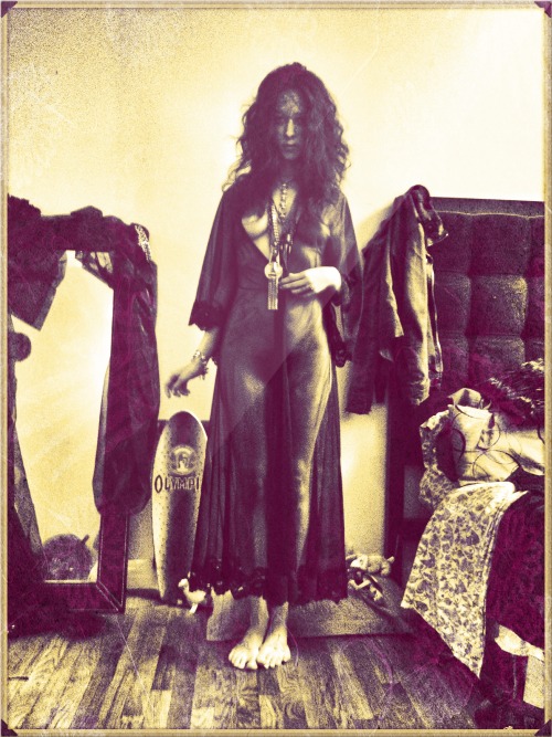 si-alvarez:  Kelly by Christopher Alvareziphone BTShttp://krstfr1.tumblr.com/http://si-alvarez.tumblr.com/  