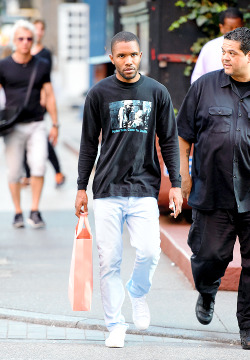 celebritiesofcolor:  Frank Ocean out in NYC   my boo shops at