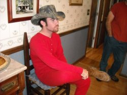 cwboytop:  winterskins47:  Love a cowboy in a red unionsuit!