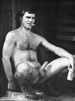 fuckyeahvintageguys:  Tons of Vintage Pics at Fuck Yeah Vintage