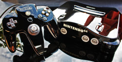 winterartwork:  it8bit:  Custom Nintendo 64 in Piano Black Created