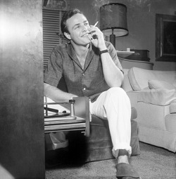 wehadfacesthen:Marlon Brando relaxing at home, 1952