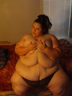 ssbbwsunni:  Follow the blog of SSBBW Sunny, a sexy XXL fat girl