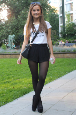 thepantyhosetights:  More #pantyhose #collants #tights : http://tights-fetish.blogspot.fr/