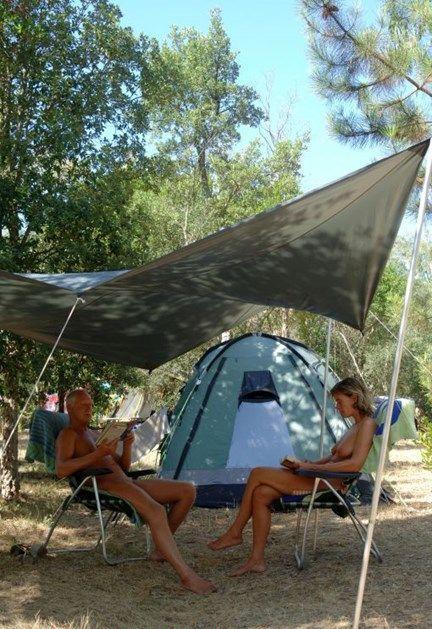 thehomenudist:  Camping is one of the best things in the world. Camping in the nude? It just doesn’t get much better! And if you can go with friends…WOW, even better (is that possible?).  .