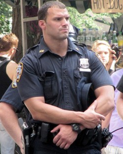 bear-tum:  redneck417:  6932OFFICER FEEL GOOD