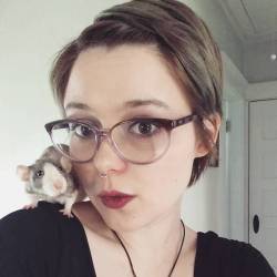 trans-witch-lexi:  radishwitchbabe:  More selfies with the rat