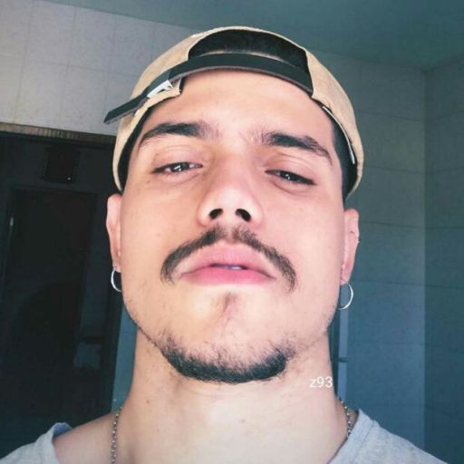 É triste como amor não resolve tudo.